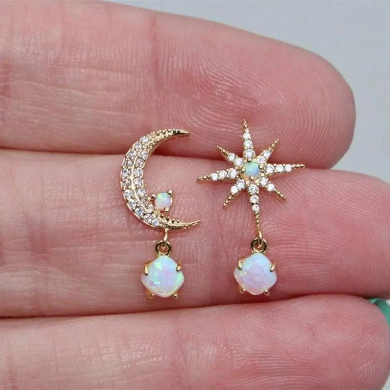 Mond- und Sterne Ohrringe aus Gold und Opal