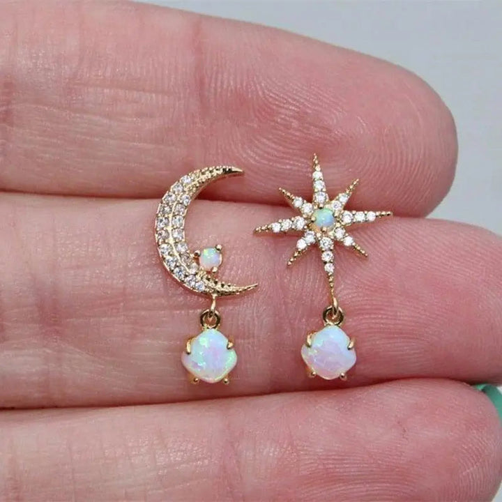Mond- und Sterne Ohrringe aus Gold und Opal