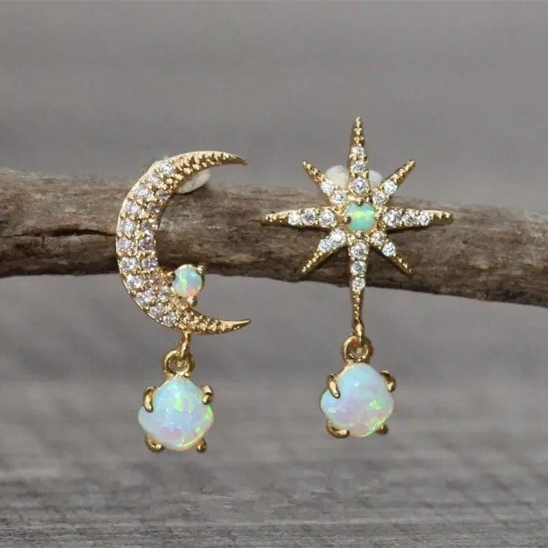 Mond- und Sterne Ohrringe aus Gold und Opal