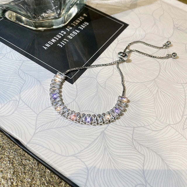 Verstellbares Armband aus Zirkonia in Gold