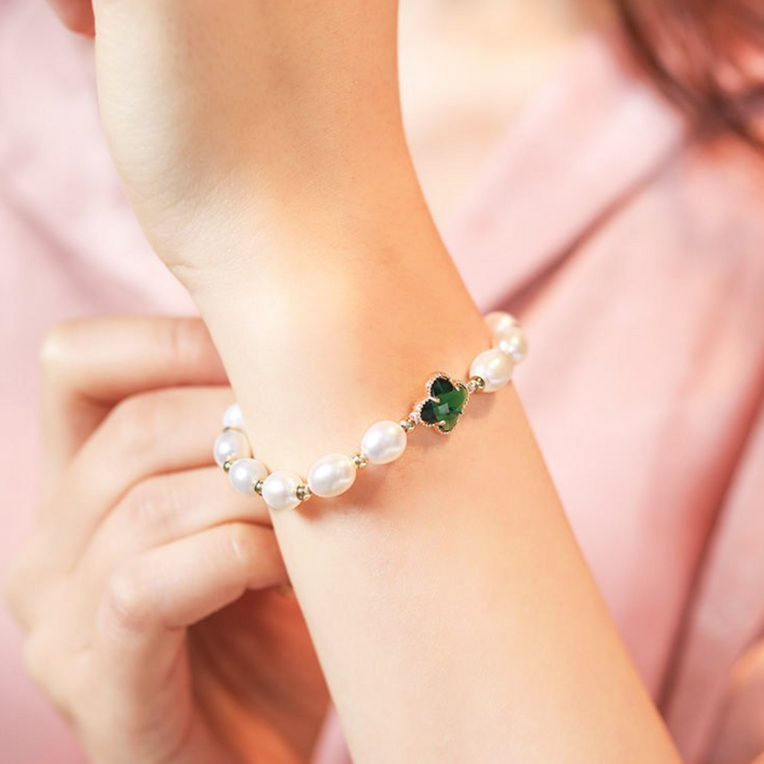 Smaragd Kleeblattarmband mit Smaragd und Perlen in Gold