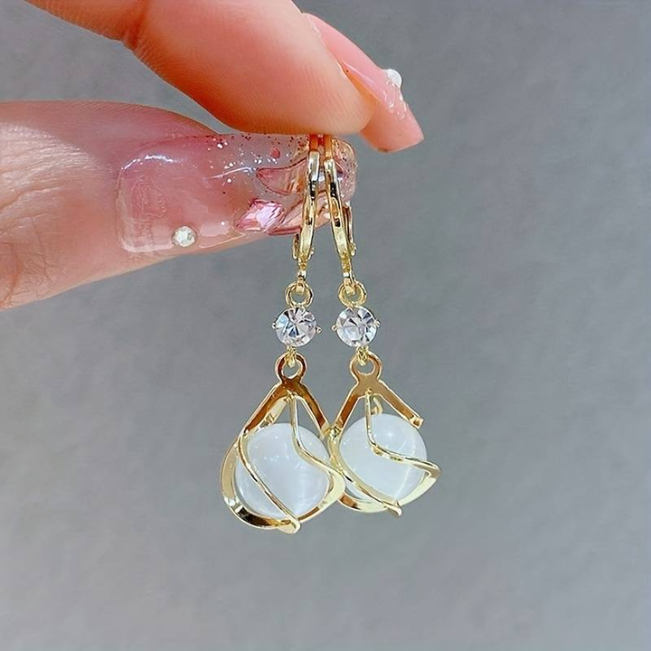 Vintage Weisse Opal Hängende Gold Ohrringe