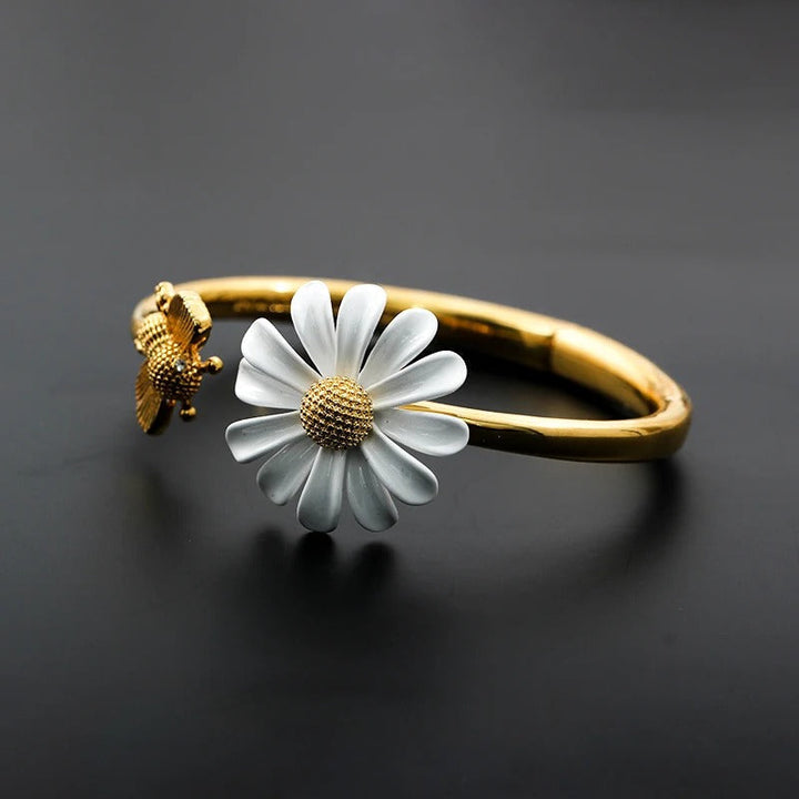 Vintage Gold Daisy & Bee Armband